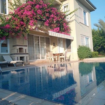 Goldcity Villa With Pool Каргичак Екстер'єр фото